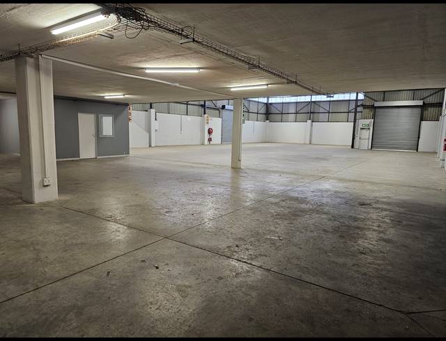 1,237M² WAREHOUSE TO LET IN LANSERIA